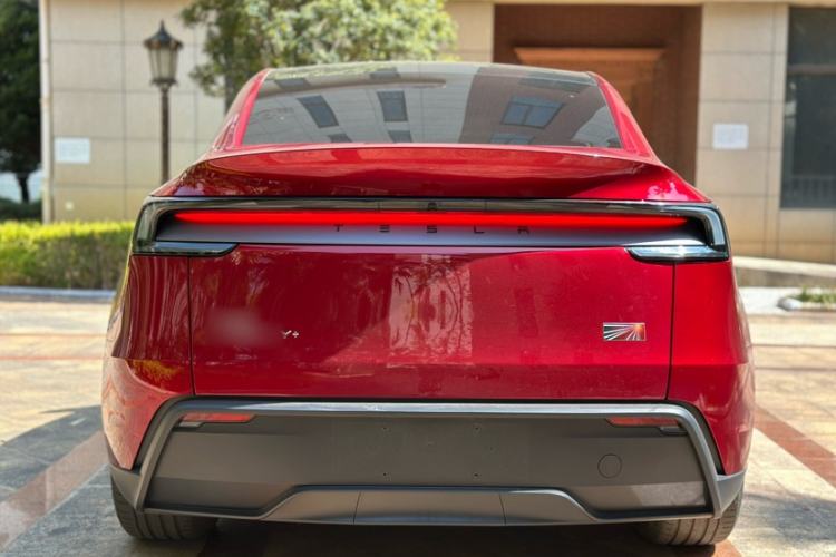 Used Tesla Model Y 2025 Long-Range All-Wheel-Drive Version Exterior 2