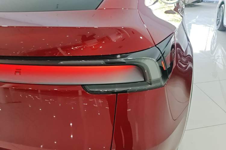 Used Tesla Model Y 2025 Rear-Wheel-Drive Version Exterior 3