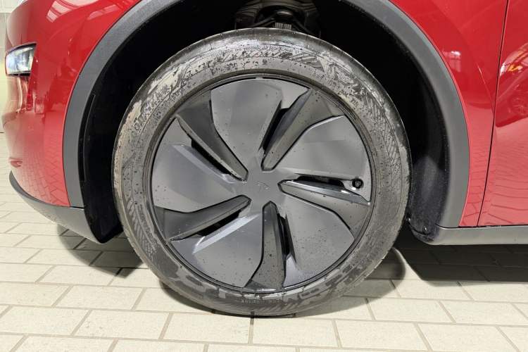 Used Tesla Model Y 2025 Rear-Wheel-Drive Version Left Front Wheel Hub