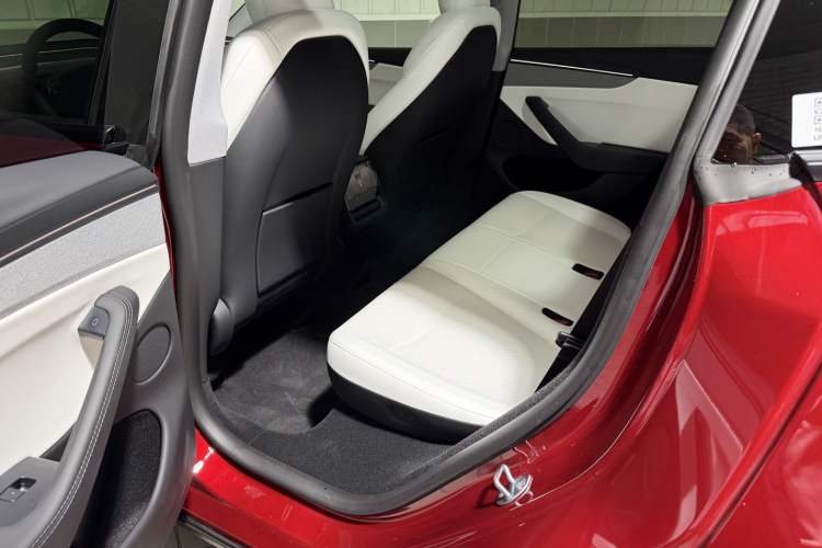 Used Tesla Model Y 2025 Rear-Wheel-Drive Version Left Rear Seat