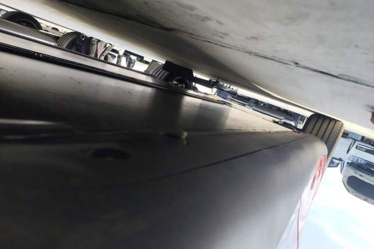 Used Tesla Model Y 2025 Rear-Wheel-Drive Version Left Side Sill