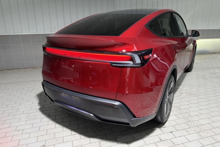 Used Tesla Model Y 2025 Rear-Wheel-Drive Version Rear Right 45 Deg