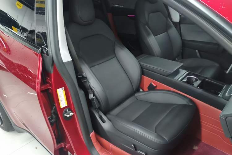 Used Tesla Model Y 2025 Rear-Wheel-Drive Version Right Front Seat