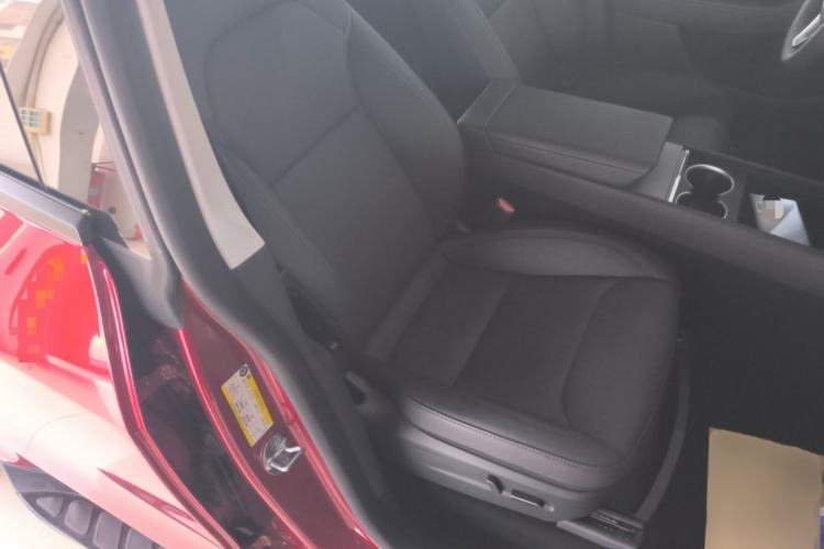 Used Tesla Model Y 2025 Rear-Wheel-Drive Version Right Front Seat