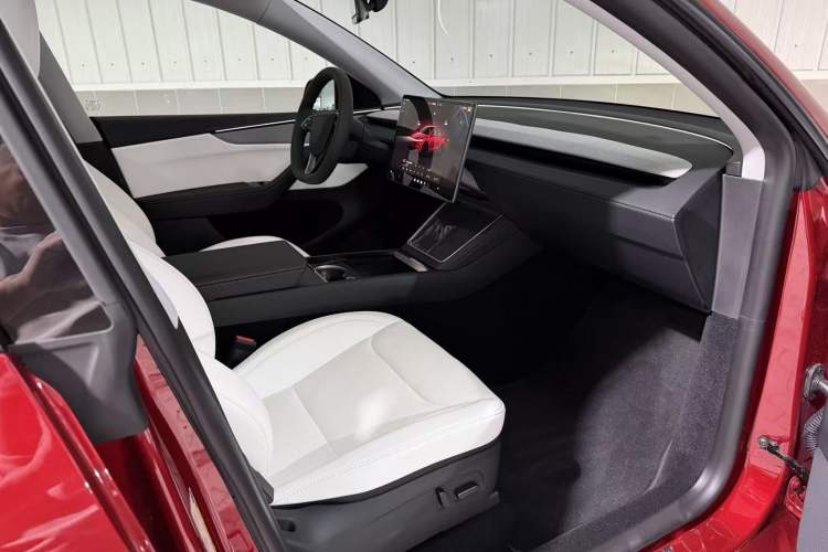 Used Tesla Model Y 2025 Rear-Wheel-Drive Version Right Front Seat