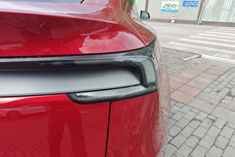Used Tesla Model Y 2025 Rear-Wheel-Drive Version Right Rear Taillight