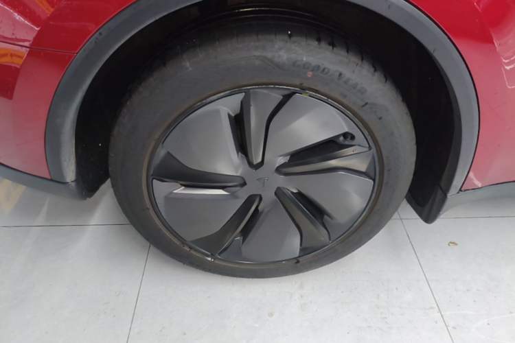 Used Tesla Model Y 2025 Rear-Wheel-Drive Version Right Rear Wheel Hub
