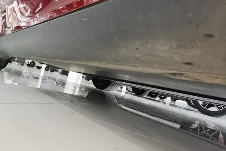 Used Tesla Model Y 2025 Rear-Wheel-Drive Version Right Side Sill