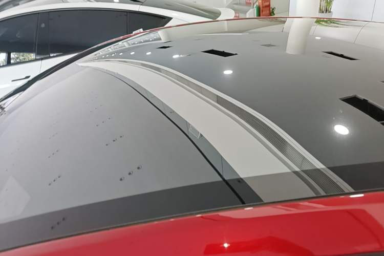 Used Tesla Model Y 2025 Rear-Wheel-Drive Version Roof