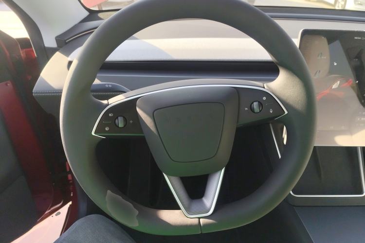 Used Tesla Model Y 2025 Rear-Wheel-Drive Version Steering Wheel