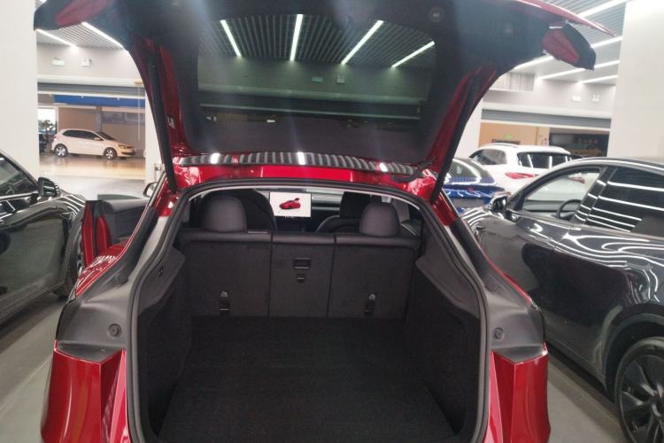 Used Tesla Model Y 2025 Long-Range All-Wheel-Drive Version Trunk