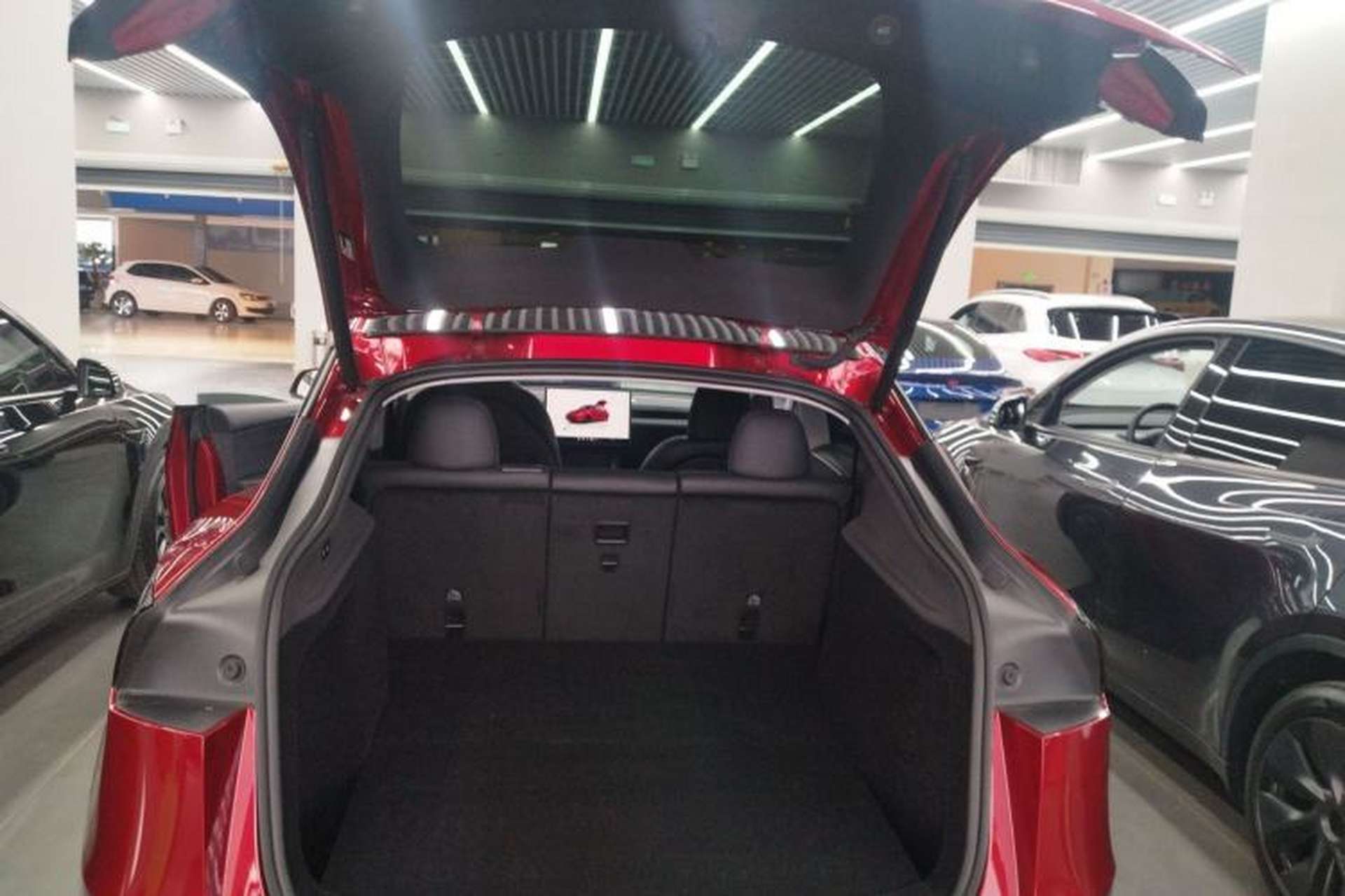 Used Tesla Model Y 2025 Long-Range All-Wheel-Drive Version Trunk