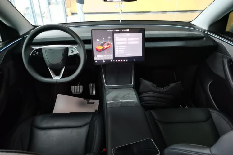 Used Tesla Model Y 2025 Long-Range All-Wheel Drive First Edition Center Console