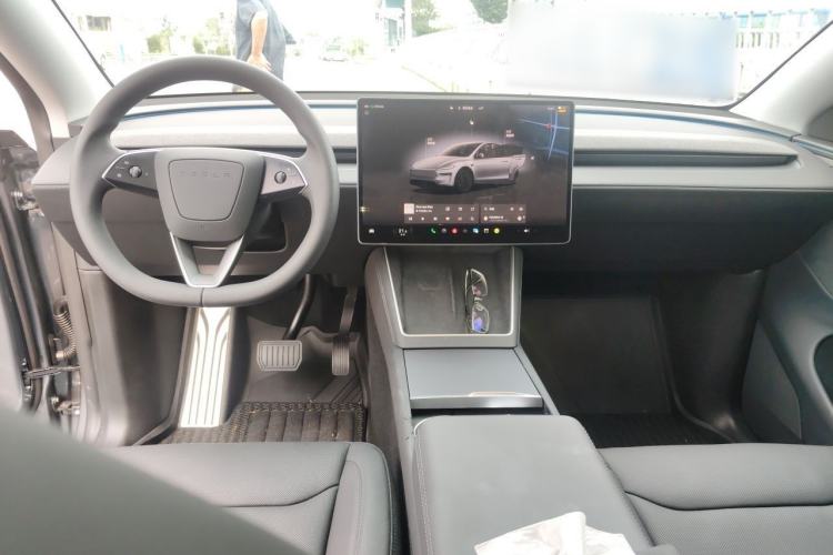 Used Tesla Model Y 2025 Updated Version Long-Range All-Wheel Drive Center Console