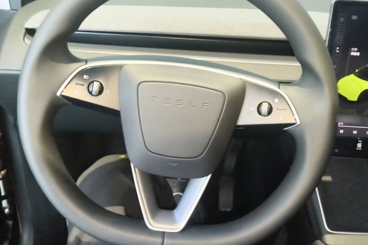 Used Tesla Model Y 2025 Rear-Wheel-Drive Version Center Console
