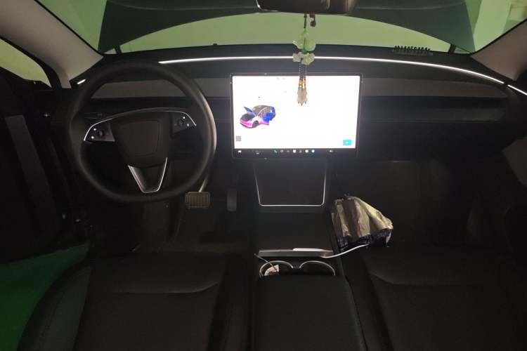 Used Tesla Model Y 2025 Rear-Wheel-Drive Version Center Console