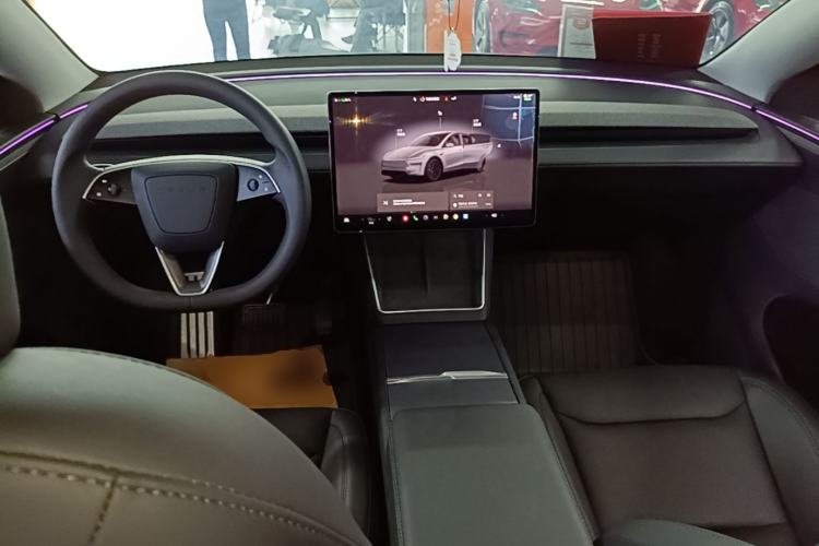 Used Tesla Model Y 2025 Long-Range All-Wheel-Drive Version Center Console