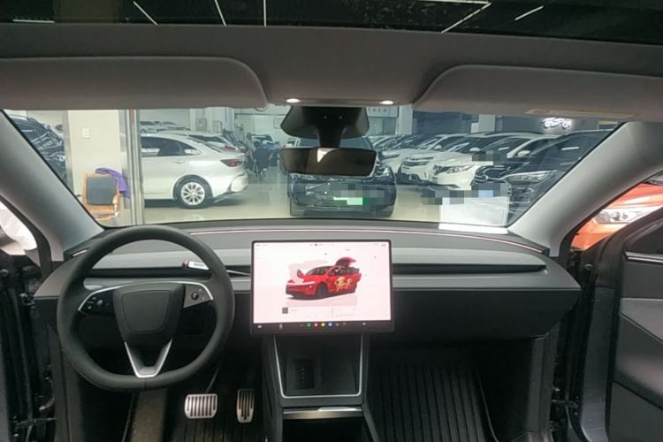 Used Tesla Model Y 2025 Rear-Wheel-Drive Version Center Console