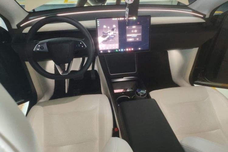 Used Tesla Model Y 2025 Long-Range All-Wheel Drive First Edition Center Console