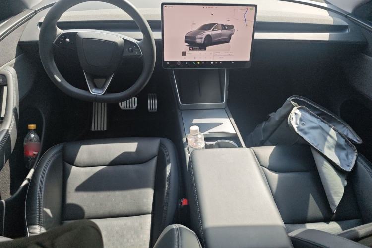 Used Tesla Model Y 2025 Rear-Wheel-Drive Version Center Console