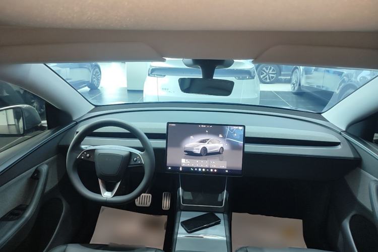 Used Tesla Model Y 2025 Rear-Wheel-Drive Version Center Console