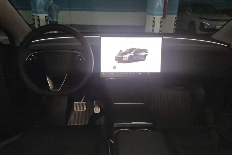 Used Tesla Model Y 2025 Updated Version Long-Range All-Wheel Drive Center Console