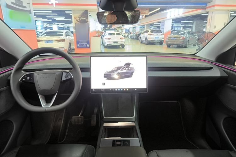 Used Tesla Model Y 2025 Long-Range All-Wheel Drive First Edition Center Console