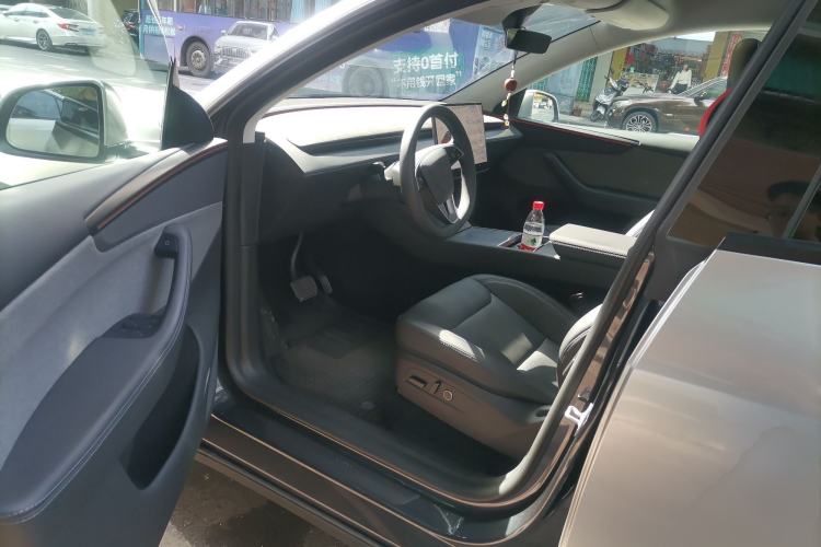 Used Tesla Model Y 2025 Rear-Wheel Drive First Edition Driver Seat