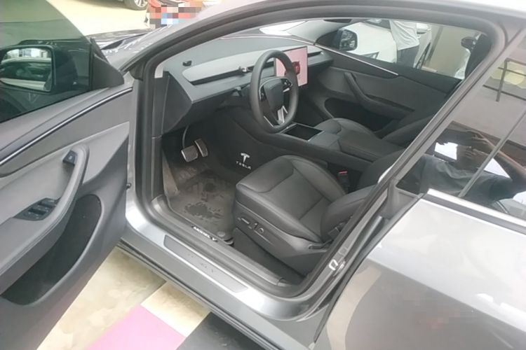 Used Tesla Model Y 2025 Rear-Wheel-Drive Version Driver Seat