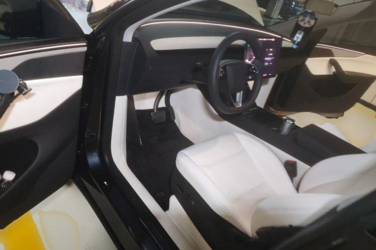 Used Tesla Model Y 2025 Long-Range All-Wheel Drive First Edition Driver Seat