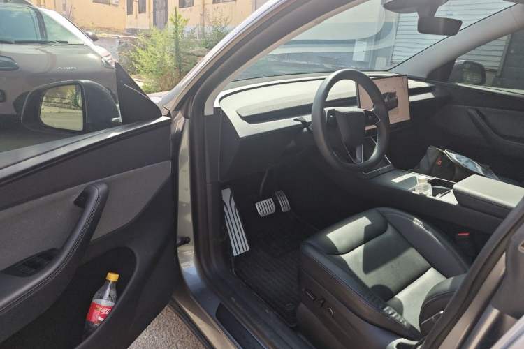 Used Tesla Model Y 2025 Rear-Wheel-Drive Version Driver Seat