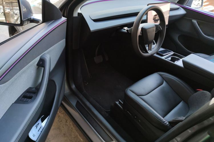 Used Tesla Model Y 2025 Rear-Wheel-Drive Version Driver Seat