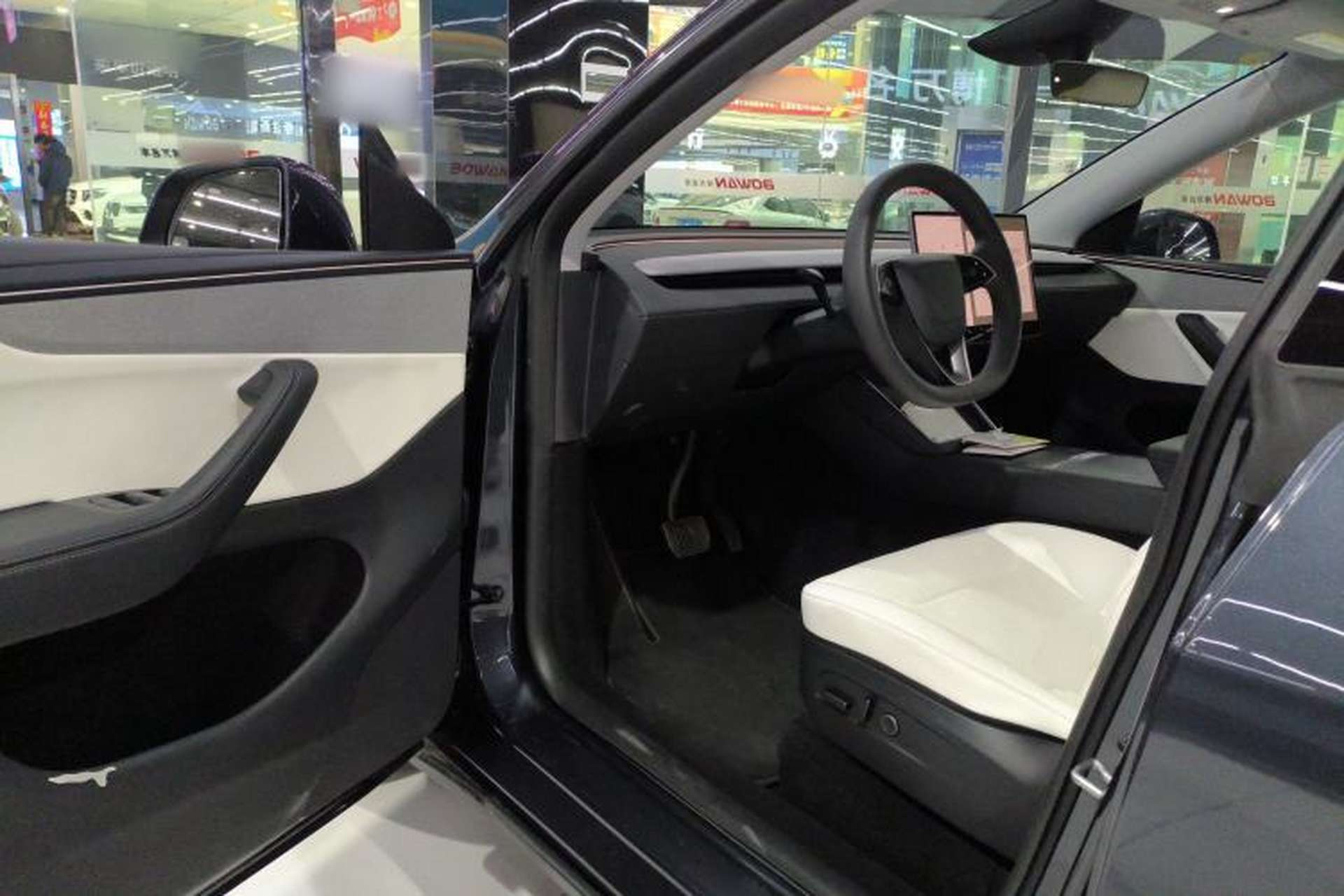 Used Tesla Model Y 2025 Rear-Wheel-Drive Version Driver Seat