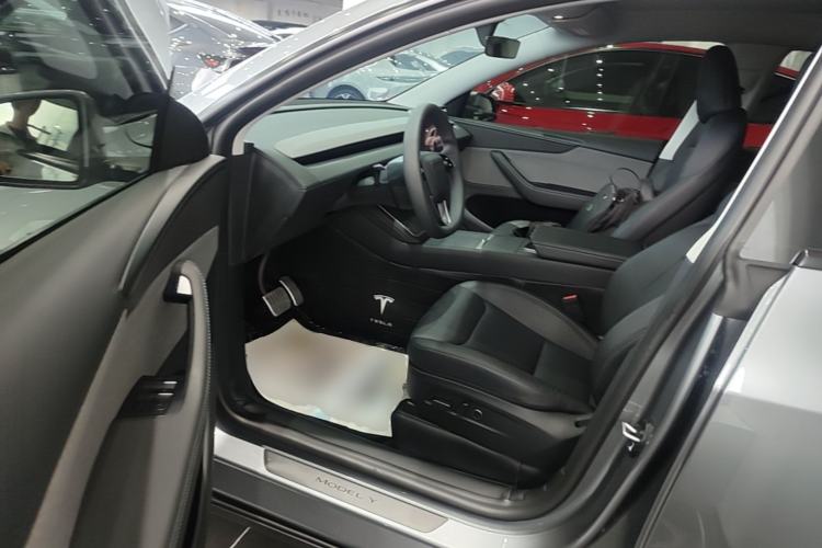 Used Tesla Model Y 2025 Rear-Wheel-Drive Version Driver Seat