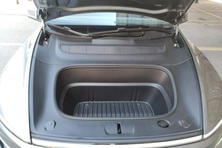 Used Tesla Model Y 2025 Rear-Wheel-Drive Version Engine Bay
