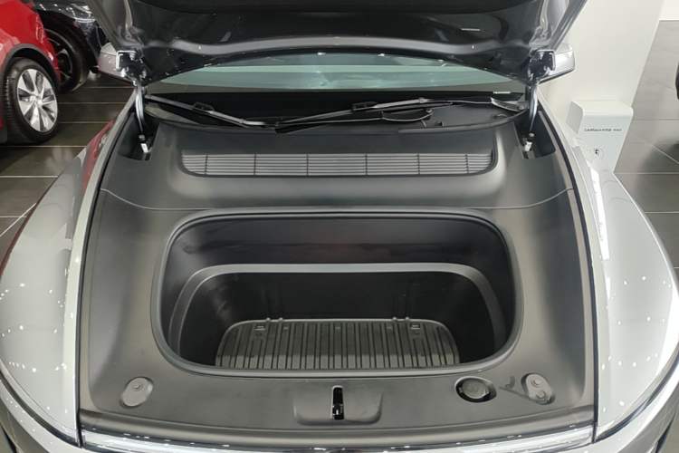 Used Tesla Model Y 2025 Rear-Wheel-Drive Version Engine Bay