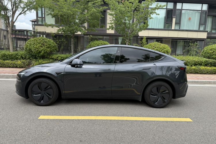 Used Tesla Model Y 2025 Rear-Wheel Drive First Edition Exterior 2