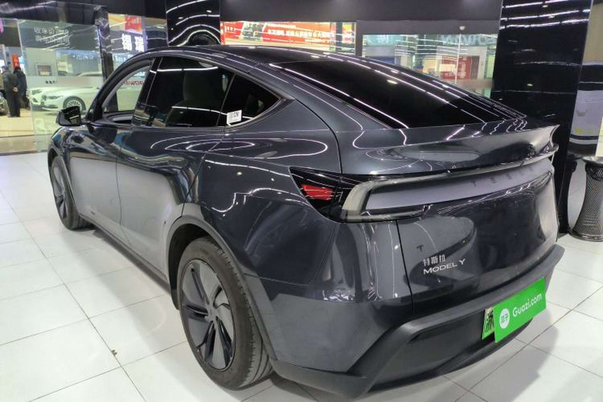 Used Tesla Model Y 2025 Rear-Wheel-Drive Version Exterior 2