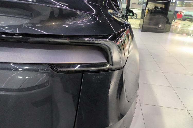 Used Tesla Model Y 2025 Rear-Wheel-Drive Version Exterior 3