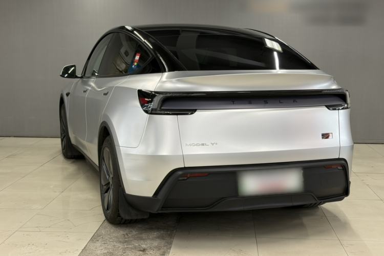 Used Tesla Model Y 2025 Long-Range All-Wheel Drive First Edition Exterior 4