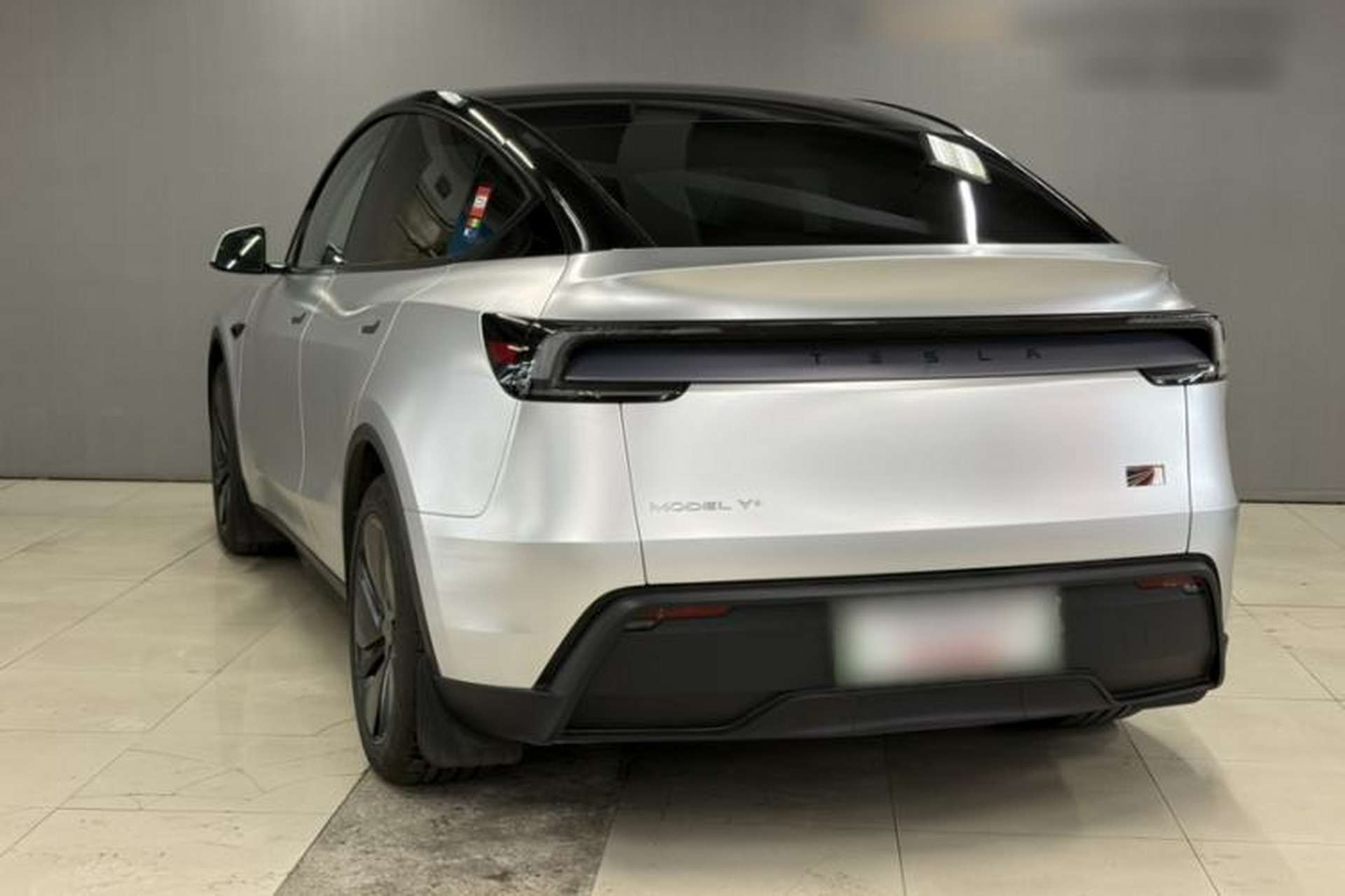 Used Tesla Model Y 2025 Long-Range All-Wheel Drive First Edition Exterior 4