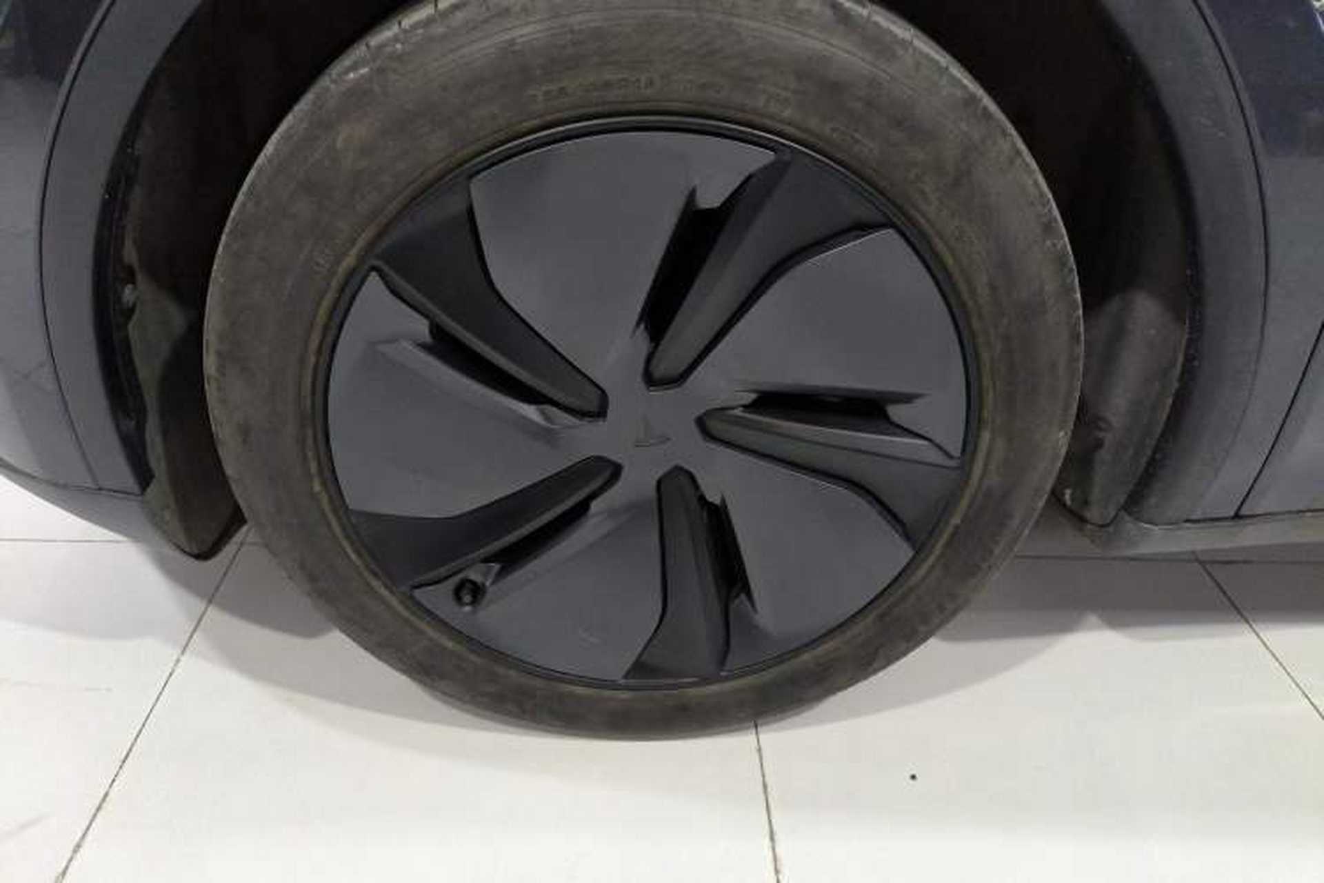 Used Tesla Model Y 2025 Rear-Wheel-Drive Version Exterior 4