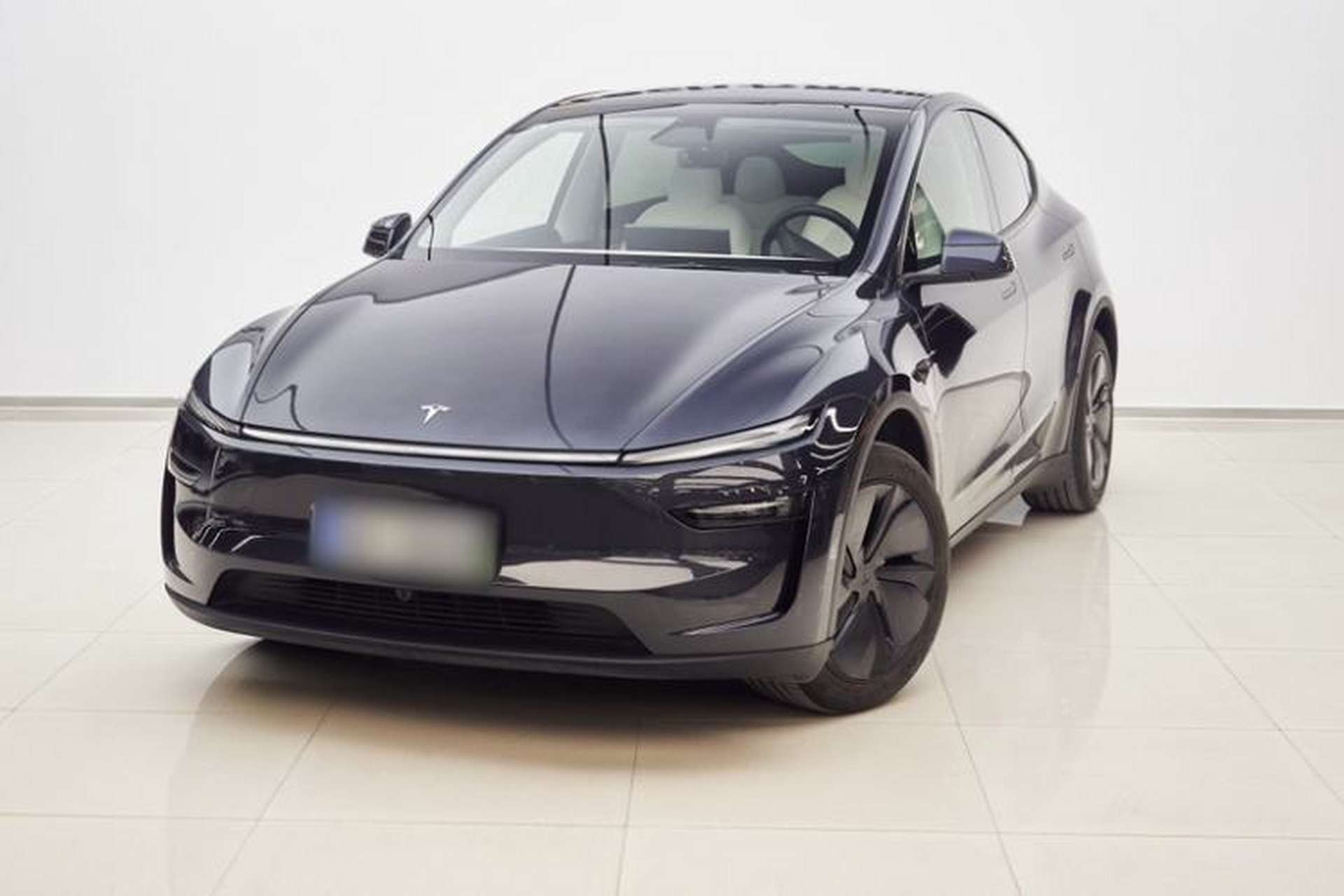 Used Tesla Model Y 2025 Rear-Wheel-Drive Version Front Left 45 Deg