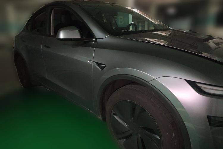 Used Tesla Model Y 2025 Rear-Wheel-Drive Version Front Right 45 Deg