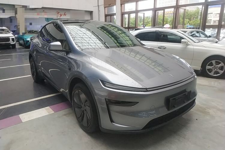 Used Tesla Model Y 2025 Rear-Wheel-Drive Version Front Right 45 Deg