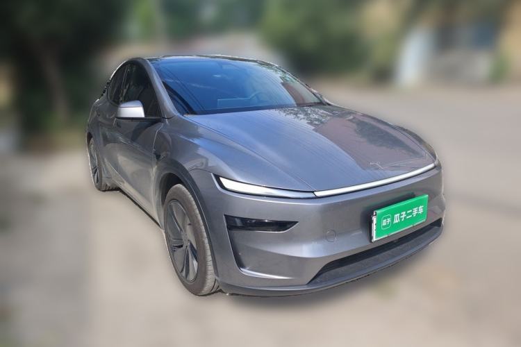 Used Tesla Model Y 2025 Rear-Wheel-Drive Version Front Right 45 Deg