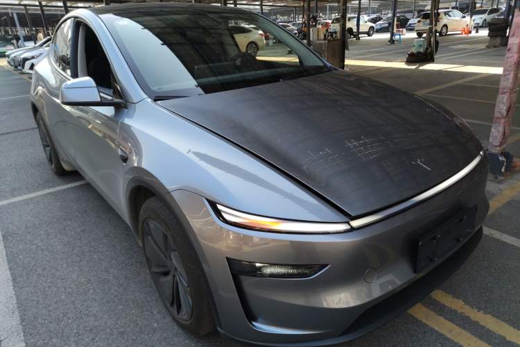 Used Tesla Model Y 2025 Rear-Wheel-Drive Version Front Right 45 Deg