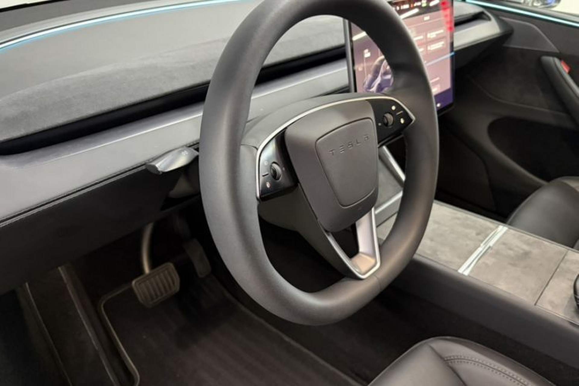 Used Tesla Model Y 2025 Long-Range All-Wheel Drive First Edition Gear Lever
