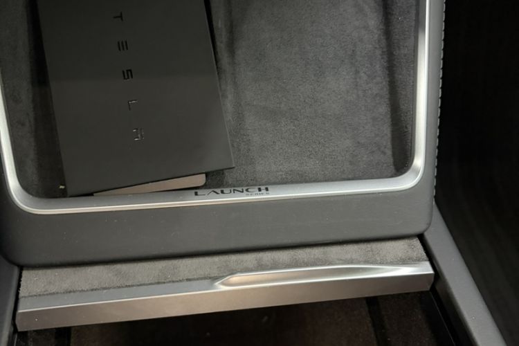 Used Tesla Model Y 2025 Long-Range All-Wheel Drive First Edition Interior 2
