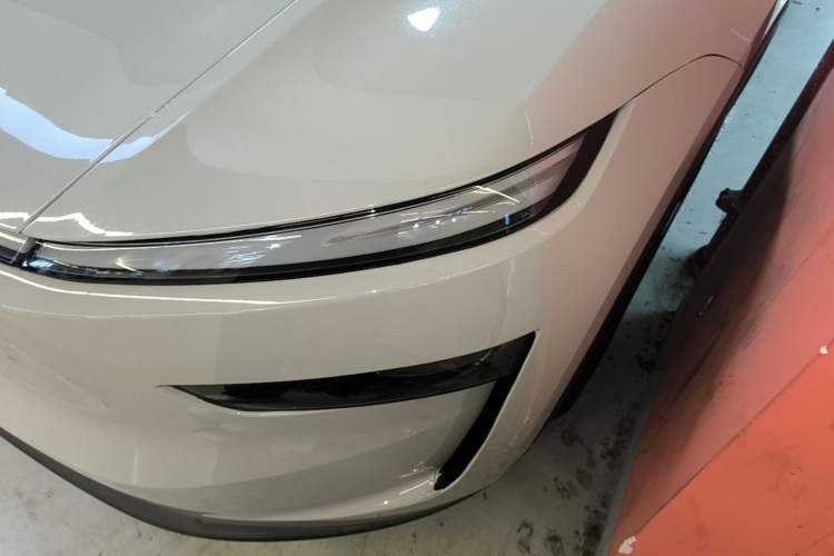 Used Tesla Model Y 2025 Long-Range All-Wheel Drive First Edition Left Front Headlight